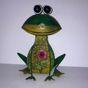 Green Frog with Pink Flower Metalwork Garden Decor 8x12 inch’s